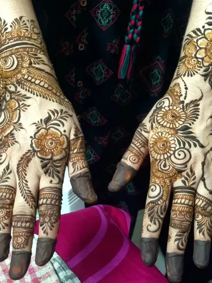 A similar Indo-Arabic design showing how I can adapt patterns for different hand shapes. The flowing vines and florals look graceful on any client.