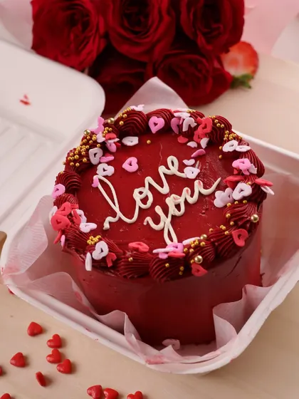Love, layered and loaded. Our Valentine's Day bento cakes are the perfect treat for just the two of you, with messages like "Be Mine" and "I Love You" in shades of pink and red.
