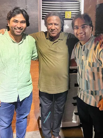 Seeking blessings from Padmashree Ustad Shahid Parvez khan ji after his concert. His performances are always a source of immense learning and inspiration.