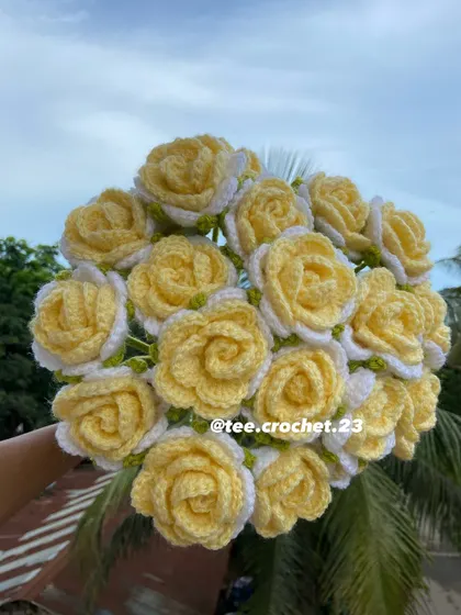 A cheerful bouquet of yellow and white roses.
