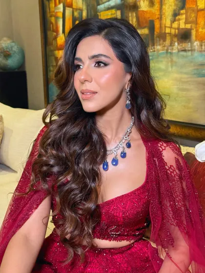 A lady in red commands the room. For this look, I created ultra-glam skin with a soft smokey eye to enhance the bold, confident energy of this stunning Rohit Gandhi and Rahul Khanna lehenga, proving that red is always powerful.