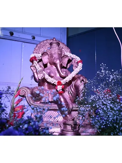I often include traditional elements like this Ganesha idol as part of the decor for auspicious beginnings. It is surrounded by delicate baby's breath flowers to blend in with the stage theme.