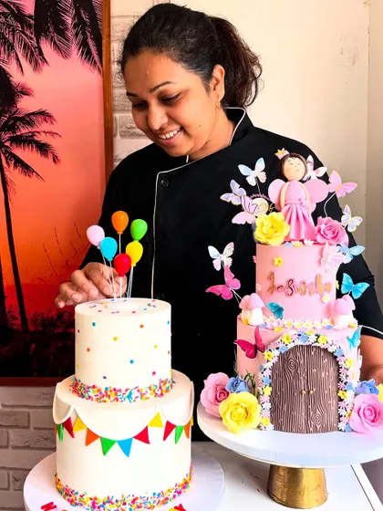 A tired but happy face after finishing these two beautiful cakes. I wouldn't trade the sleepless nights and delivery anxiety for anything, because I love what I do.