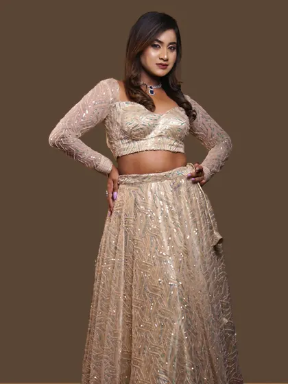 Beyond traditional looks, I create elegant and modern styles for receptions. This full-length view shows a sparkling lehenga paired with glamorous makeup, perfect for an evening celebration.