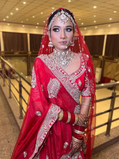 This image shows how makeup can appear differently in various lighting. Here is the bride in a warm, yellow light, which gives her skin a golden, radiant glow.