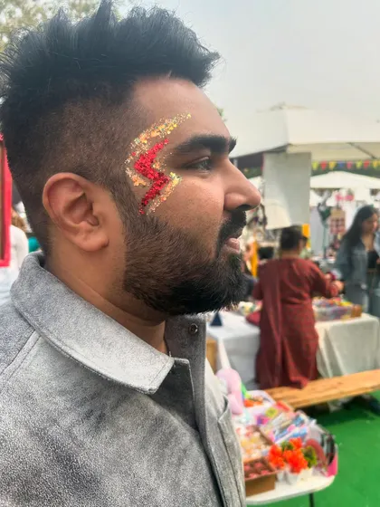 A fiery red and gold glitter design. This looks like a lightning bolt and is super eye-catching.