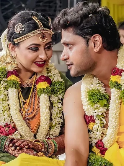 Candid moments from an Iyengar wedding. The bride's makeup is traditional and flawless, designed to last through all the smiles and rituals of the day.