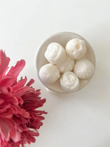 Aren't these mini flower melts the cutest? They are perfect for sampling new scents.