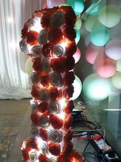 This custom-made, internally lit marquee number '1' is a standout feature for any first birthday. Covered in artificial roses, it provides a warm glow and serves as a perfect prop for milestone photos.