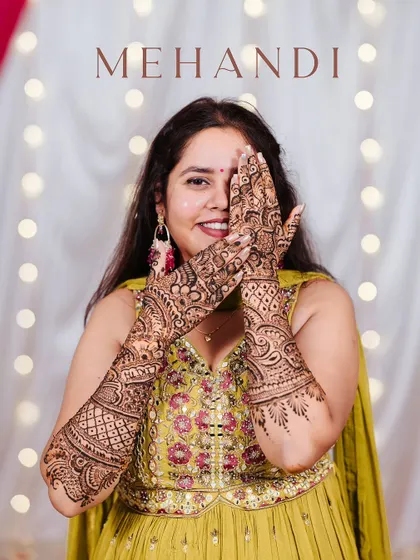 The details matter. A close up of the bride's intricate mehandi design is a perfect example of how I focus on the small elements that make your wedding story complete.
