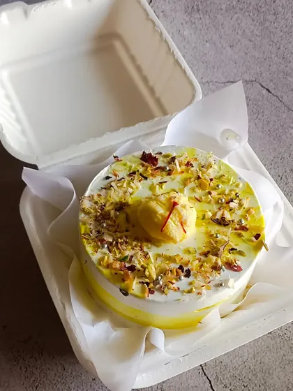 My Rasmalai flavor is also available in this cute bento box size. It's the perfect mini cake for small, intimate celebrations or as a special, indulgent gift.