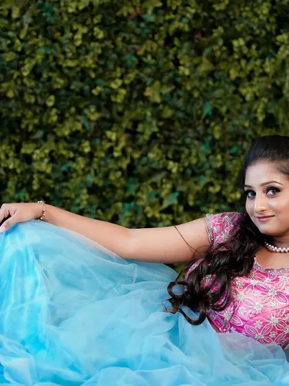 Another lovely shot from this outdoor lehenga shoot. The makeup is fresh and bright, perfect for a daytime event or pre-wedding function.