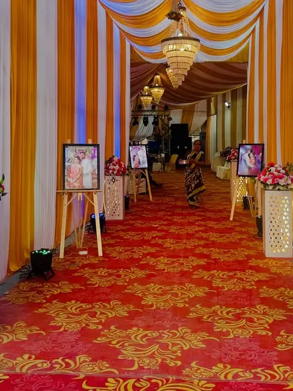 The walkway to this Aagri wedding is a gallery of the couple's journey. This personal touch is something we love to include to make the celebration feel intimate and special.