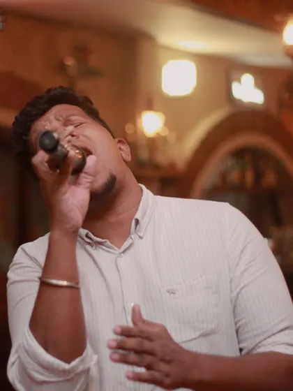 This singer is pouring all his emotion into the song. It's amazing to witness these moments.
