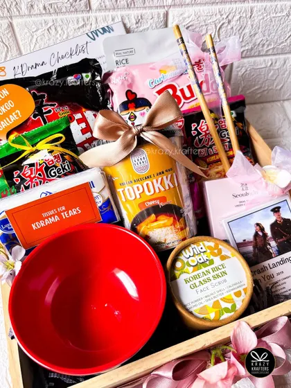 Another view of our K-Drama hamper, showing the variety of ramen and the cute packaging.