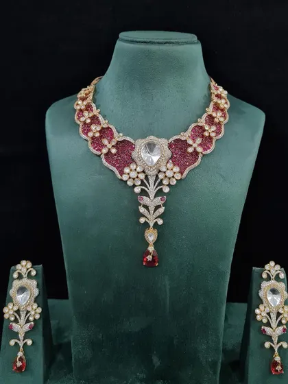 This version of our diamond-look set features a classic ruby red color, perfect for a traditional yet modern bride.