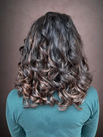 The back view of Leona's highlighted curls.