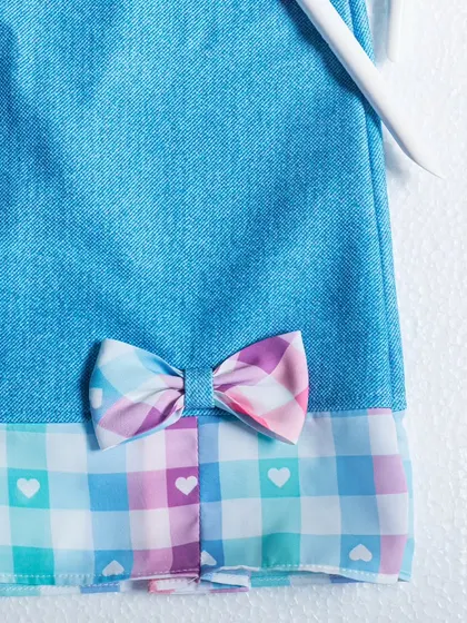 A modern take on the denim dress. This design features a cute checkered hem with a heart print and a matching bow, combining classic denim with playful details.
