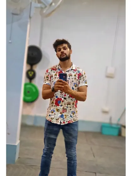 A quick selfie at the gym. It's important to track your progress and see how your body changes with consistent training and diet.