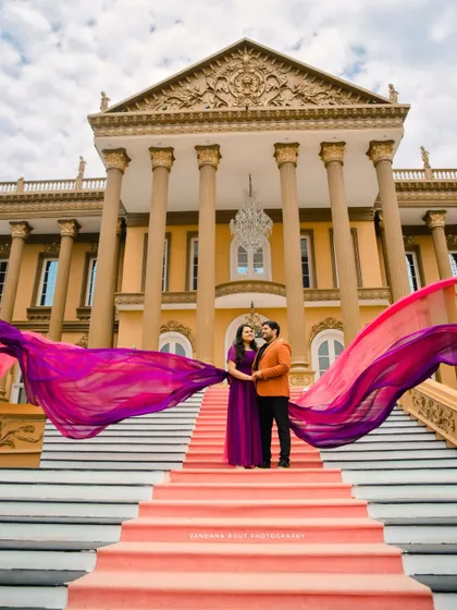 This is where your love story becomes a work of art. We specialize in creating grand, cinematic pre-wedding photos against breathtaking backdrops, ensuring every frame feels like a scene from a movie.