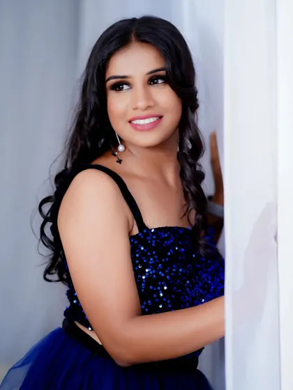This is a great example of a modern party look. I created a defined, winged eyeliner and a soft pink lip, paired with glowing skin, perfect for an evening event or a stylish photoshoot.