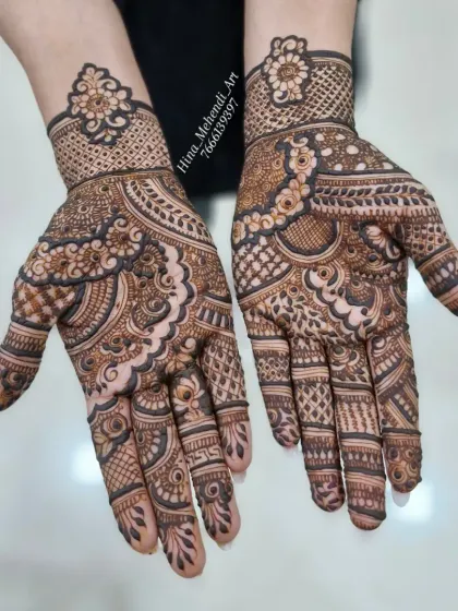 A simple yet elegant design for any special occasion, with intricate work on the palms and a neat cuff at the wrist.