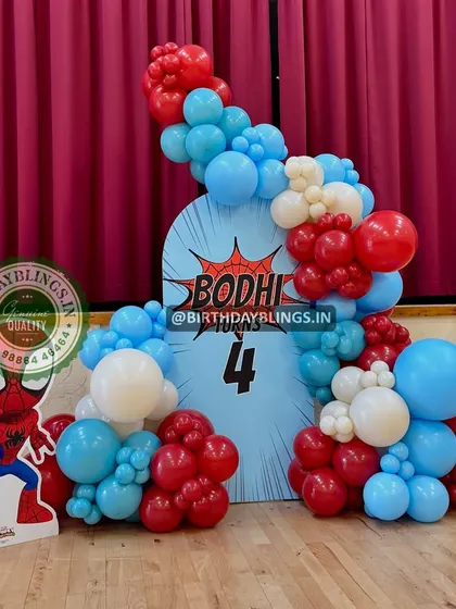 The full view of the Spider-Man setup, showing the balloon arrangement and character placement. This design is great for creating a dedicated photo area.