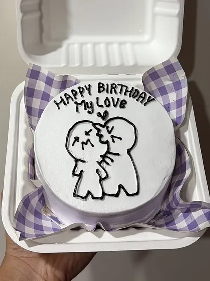 A cute and romantic bento cake with a simple line drawing. Perfect for birthdays or anniversaries.