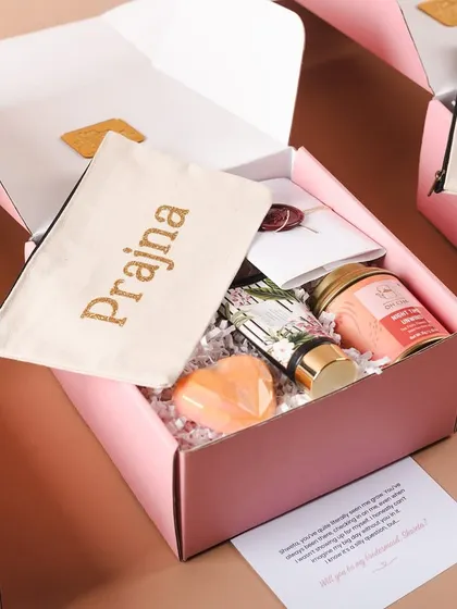 Another personalized pink bridesmaid box, this one for Prajna. We ensure every detail, from the products to the custom note, is perfect.