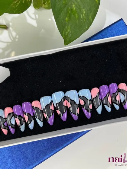 This abstract press-on set in pastel shades of blue, pink, and purple is for the bold and artistic. The sharp stiletto shape and graphic black lines make a powerful statement.