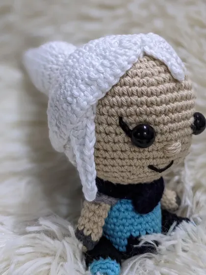 A side view of the Jett doll from Valorant, showing her white hair.