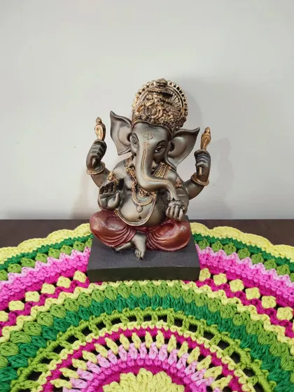 A detailed shot of the Ganesha statue sitting atop the Viola mandala. The colors of the mandala create a beautiful frame for the figurine.