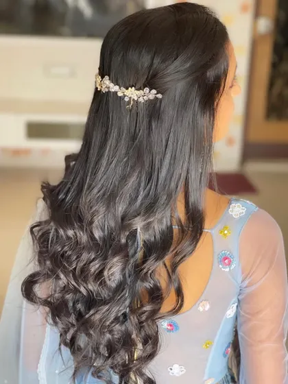 Another angle of the simple and chic Roka hairstyle.