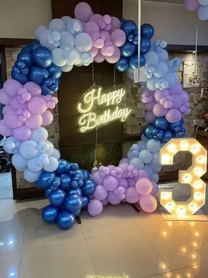 A cool-toned balloon ring in shades of blue and purple for a 3rd birthday, perfect for a modern and fun kids' party.