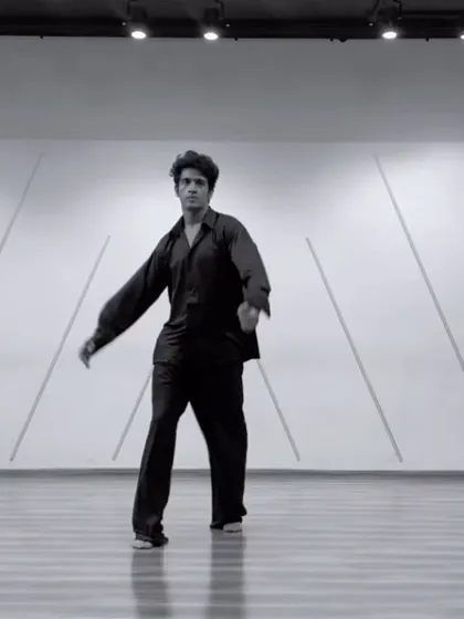A black and white shot of a contemporary masterclass. This highlights the form, technique, and artistry that we focus on in these intensives.