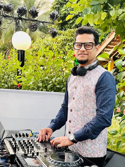 Spinning for weddings is a different level of experience. Here I am at a beautiful destination wedding in Goa, ready for the party to begin.