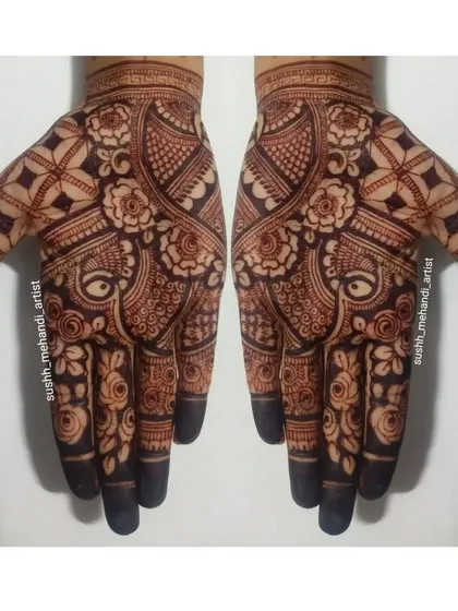 A beautiful floral and peacock fusion design, with full coverage on the palms and fingers.