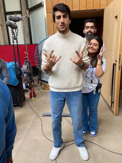 Fun and games on the set of 'Nadaaniyan' with the cast. It’s these lighthearted moments that make the long hours of a film shoot worth it.