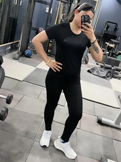 Just a photo from a day at the gym. Loving the all-black look.