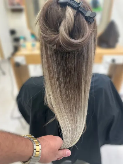 The secret to my results is in the details. This shot, taken just before styling, shows the clean, seamless blend of my balayage application. This is not just coloring; it's hair painting, and this level of detail is why my results look so natural and last so long.