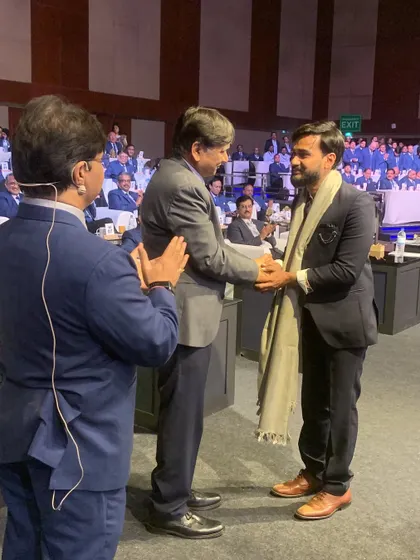 A handshake of appreciation after a successful show for HPCL. Building connections with my clients is as important as the art itself.