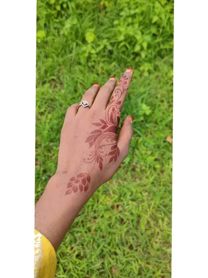 A delicate and minimalist vine pattern trailing along the side of the hand and one finger. This is perfect for someone who wants a subtle yet beautiful touch of henna.