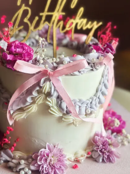 A Victorian-style cake that whispers elegance. This design features delicate ruffles, soft pastel palettes, and fresh floral accents for a birthday celebration that is minimal but not forgettable.