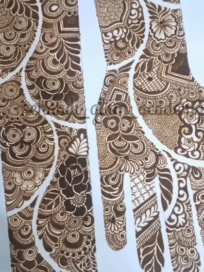This practice design showcases a flowing, vine-style pattern that is popular in Gulf mehndi. I teach how to create these bold negative spaces for a dramatic effect.