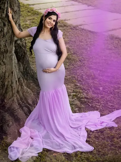 For this maternity photo, the makeup was kept natural and radiant to complement the soft, outdoor lighting. The look is all about celebrating the mother-to-be with a gentle and elegant style.
