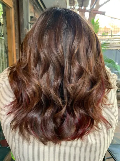 A full view of the spiced brown sugar apple color. The blend of brown and red is so seamless. (No filter)