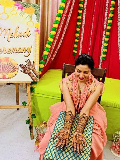 A bride posing with her completed mehndi at her home ceremony. I provide doorstep service to make your experience as comfortable and special as possible.