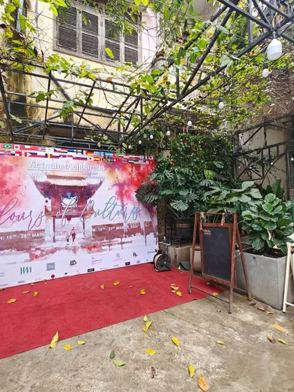 The beautiful outdoor venue of the 'Vietnam in Acquarello' exhibition at Nhau Studio in Hanoi.
