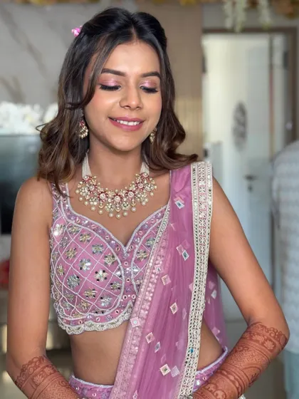 The soft waves and gentle twist make this a timeless and elegant choice for any wedding guest.