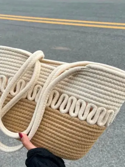 This aesthetic and versatile jute rope tote bag is perfect as a lunch basket, a shopping bag, or for a day at the beach.